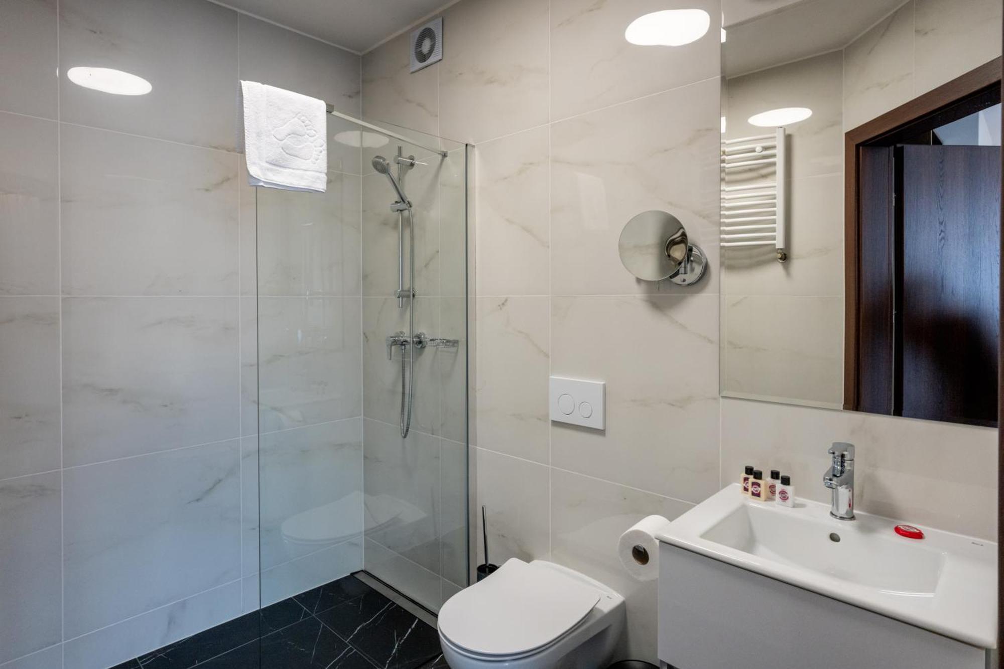 Sleep&Fly Okecie Warsaw Airport Bed & Breakfast Dış mekan fotoğraf