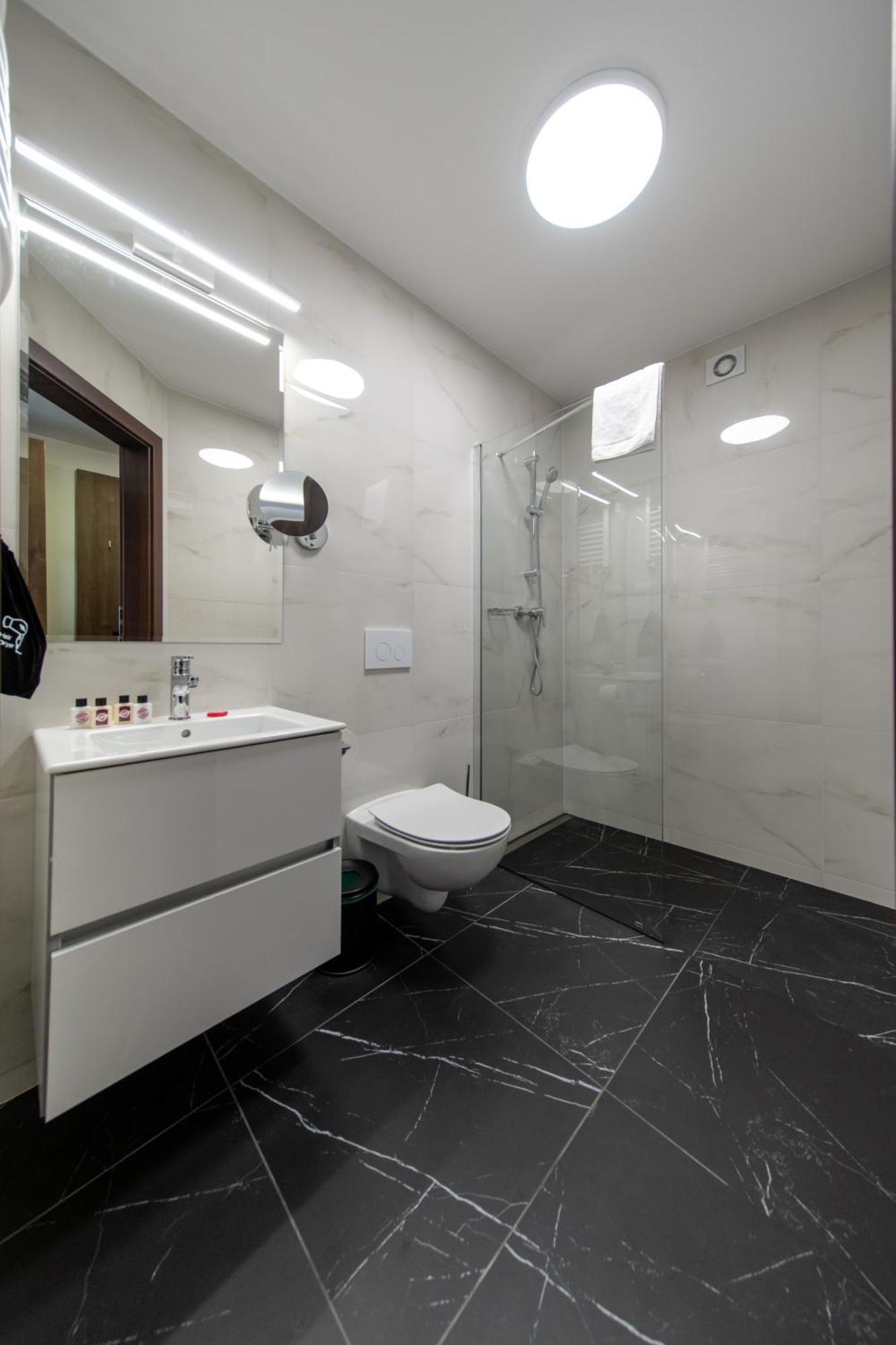 Sleep&Fly Okecie Warsaw Airport Bed & Breakfast Dış mekan fotoğraf