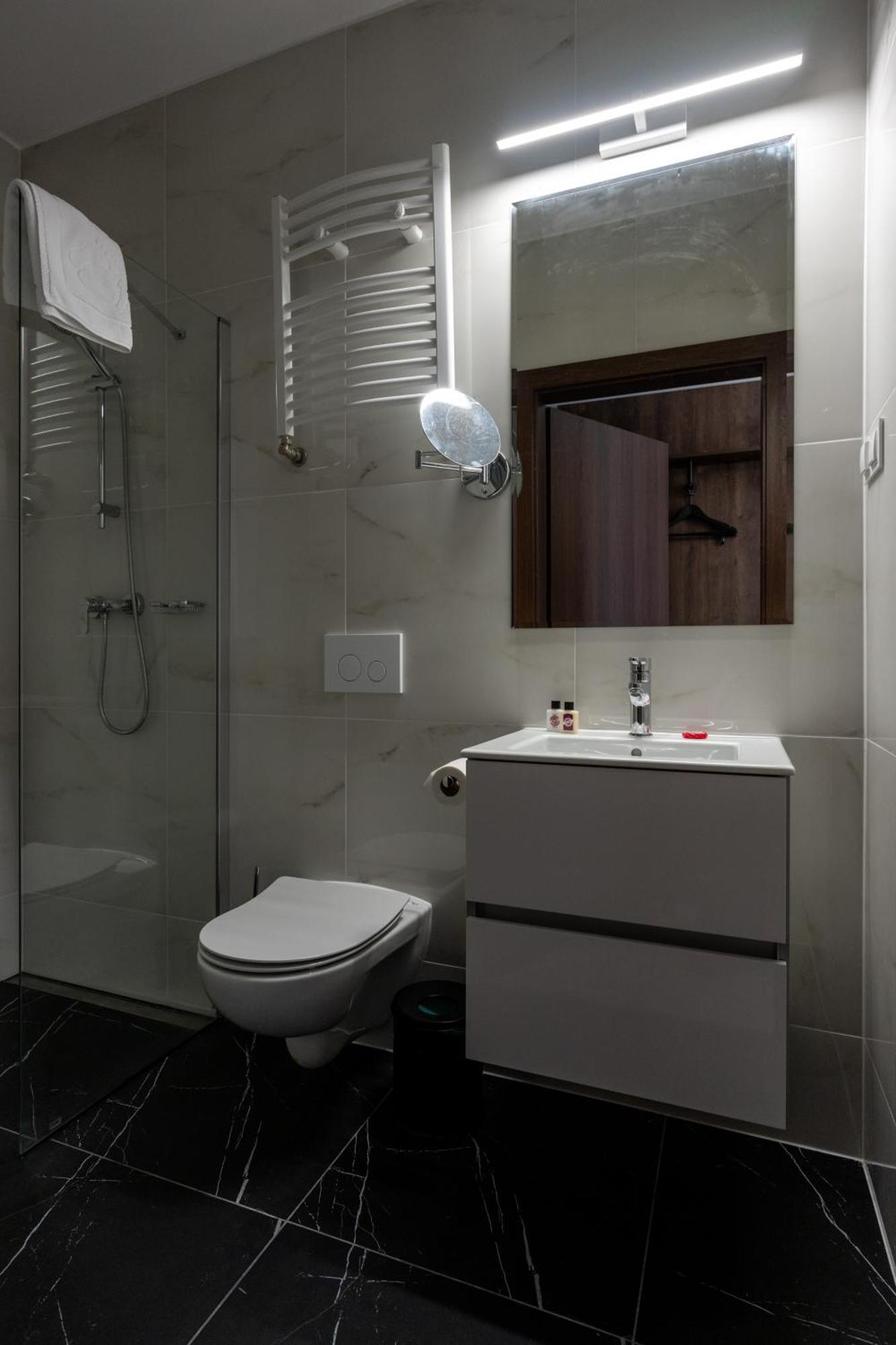 Sleep&Fly Okecie Warsaw Airport Bed & Breakfast Dış mekan fotoğraf
