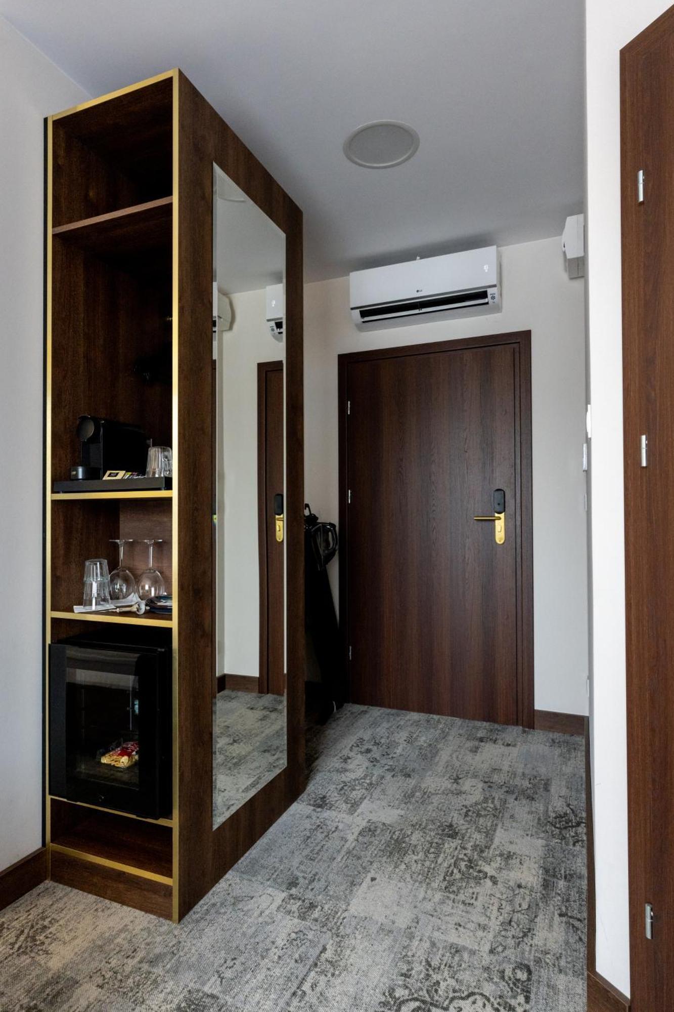 Sleep&Fly Okecie Warsaw Airport Bed & Breakfast Dış mekan fotoğraf