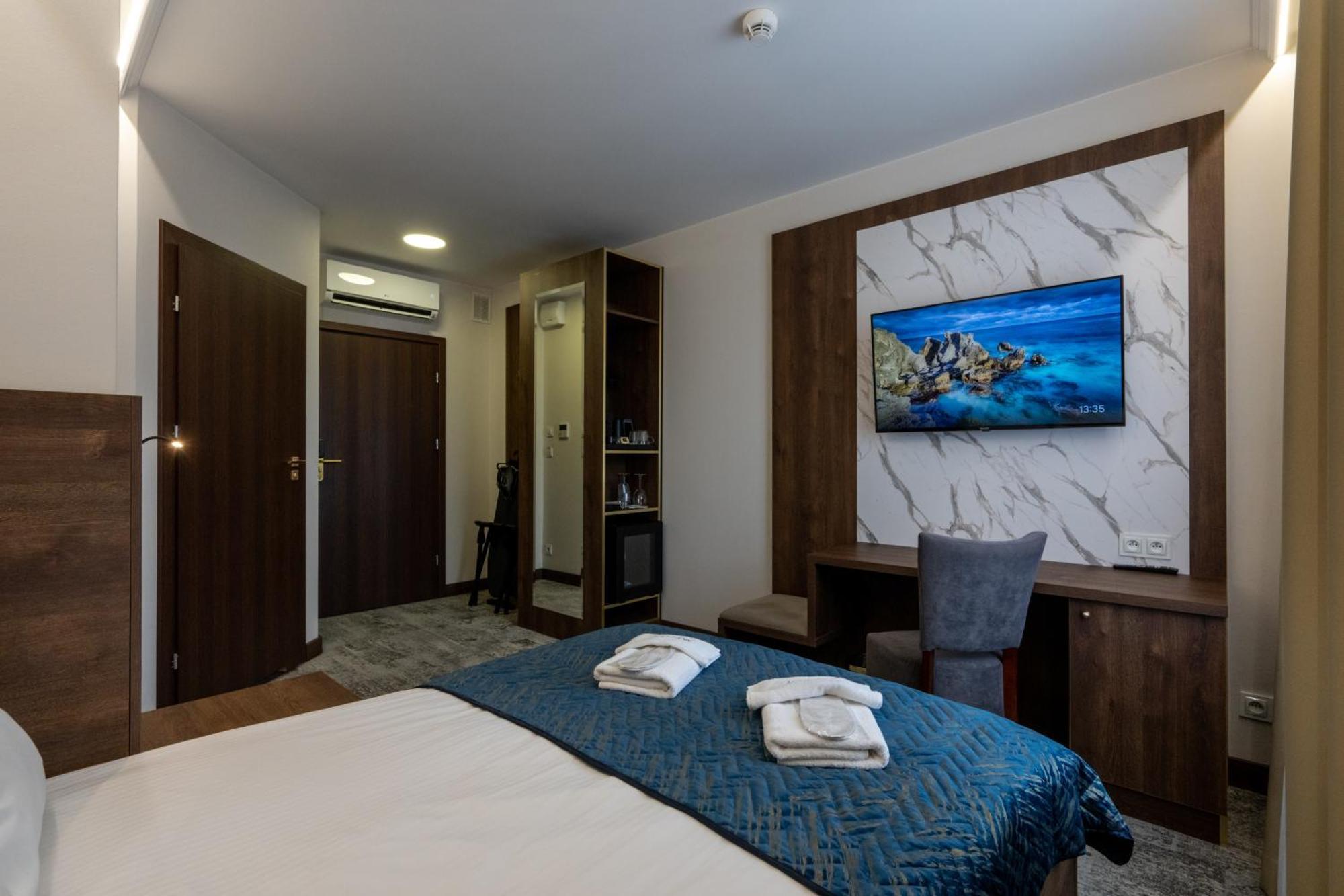 Sleep&Fly Okecie Warsaw Airport Bed & Breakfast Dış mekan fotoğraf