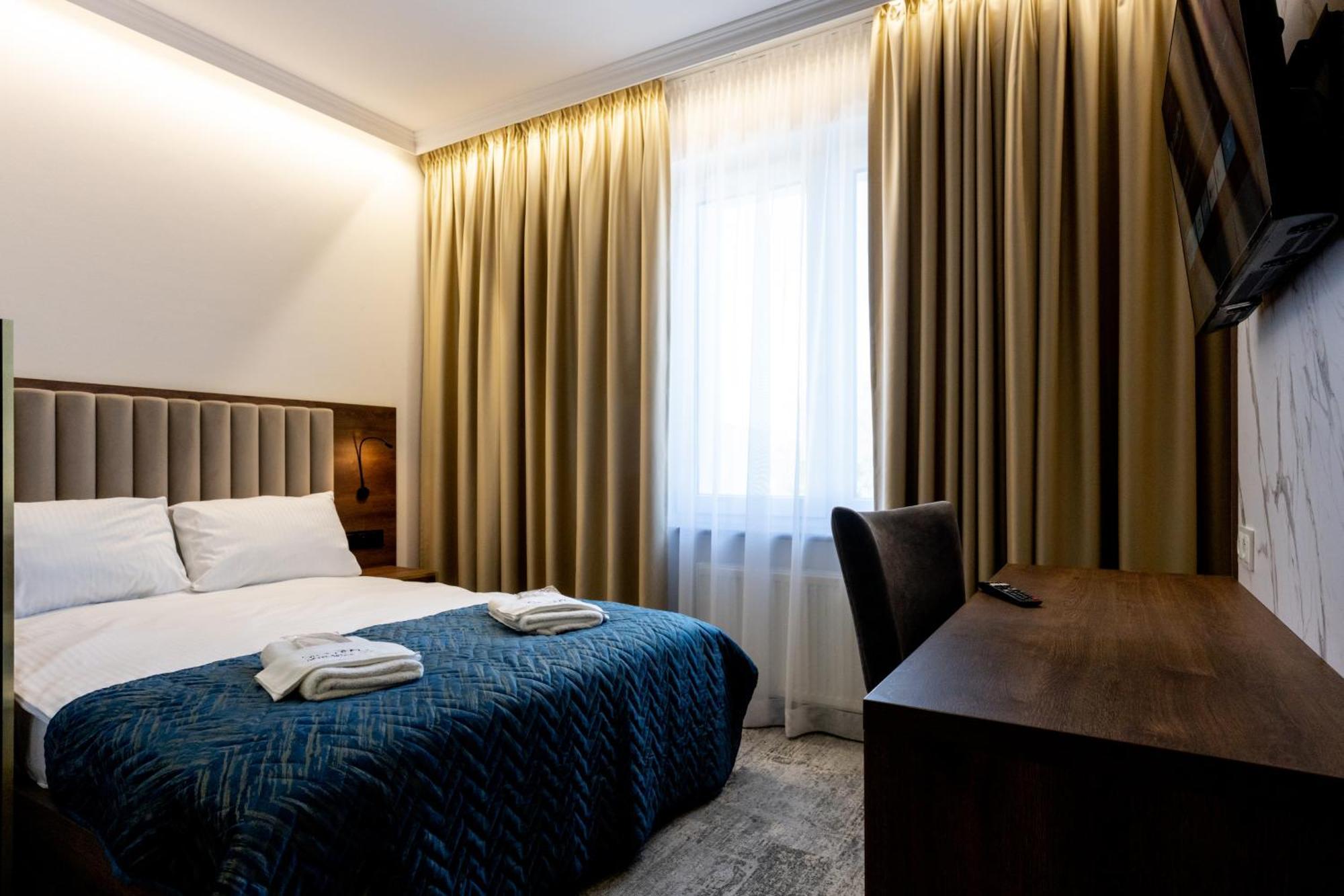 Sleep&Fly Okecie Warsaw Airport Bed & Breakfast Dış mekan fotoğraf